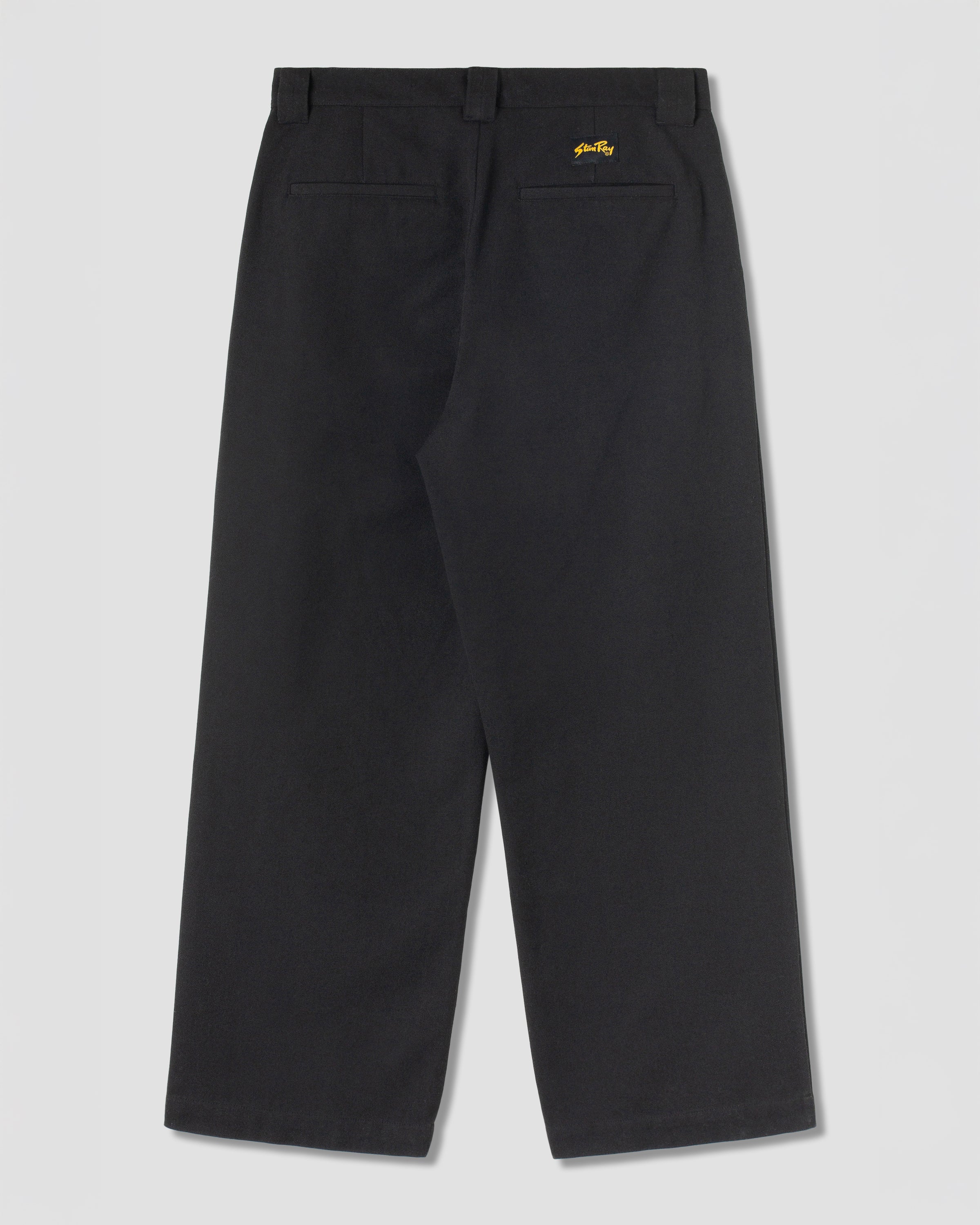 Eine Hose (schwarzes Segeltuch)