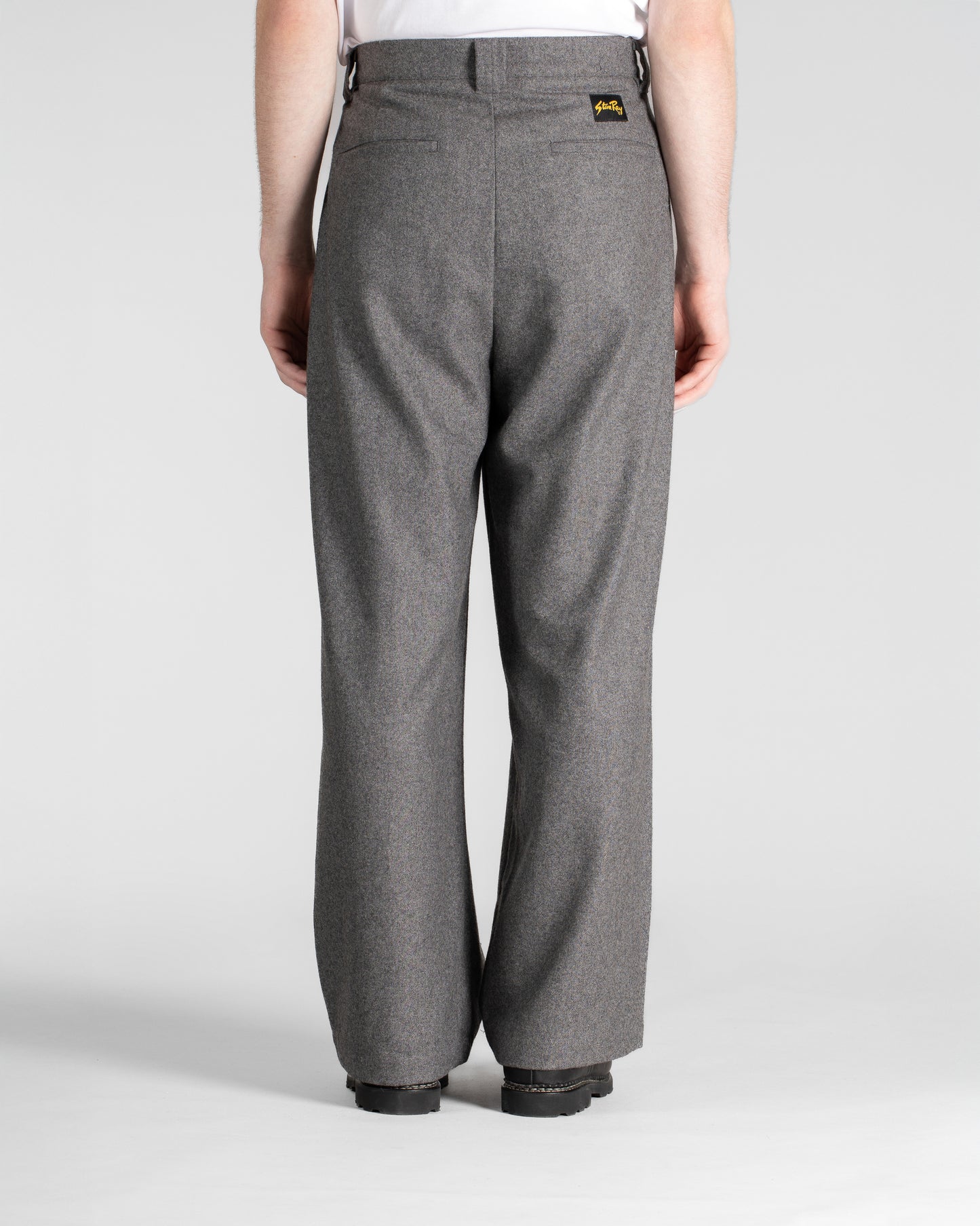 Eine Hose (dunkelgraue Wolle)