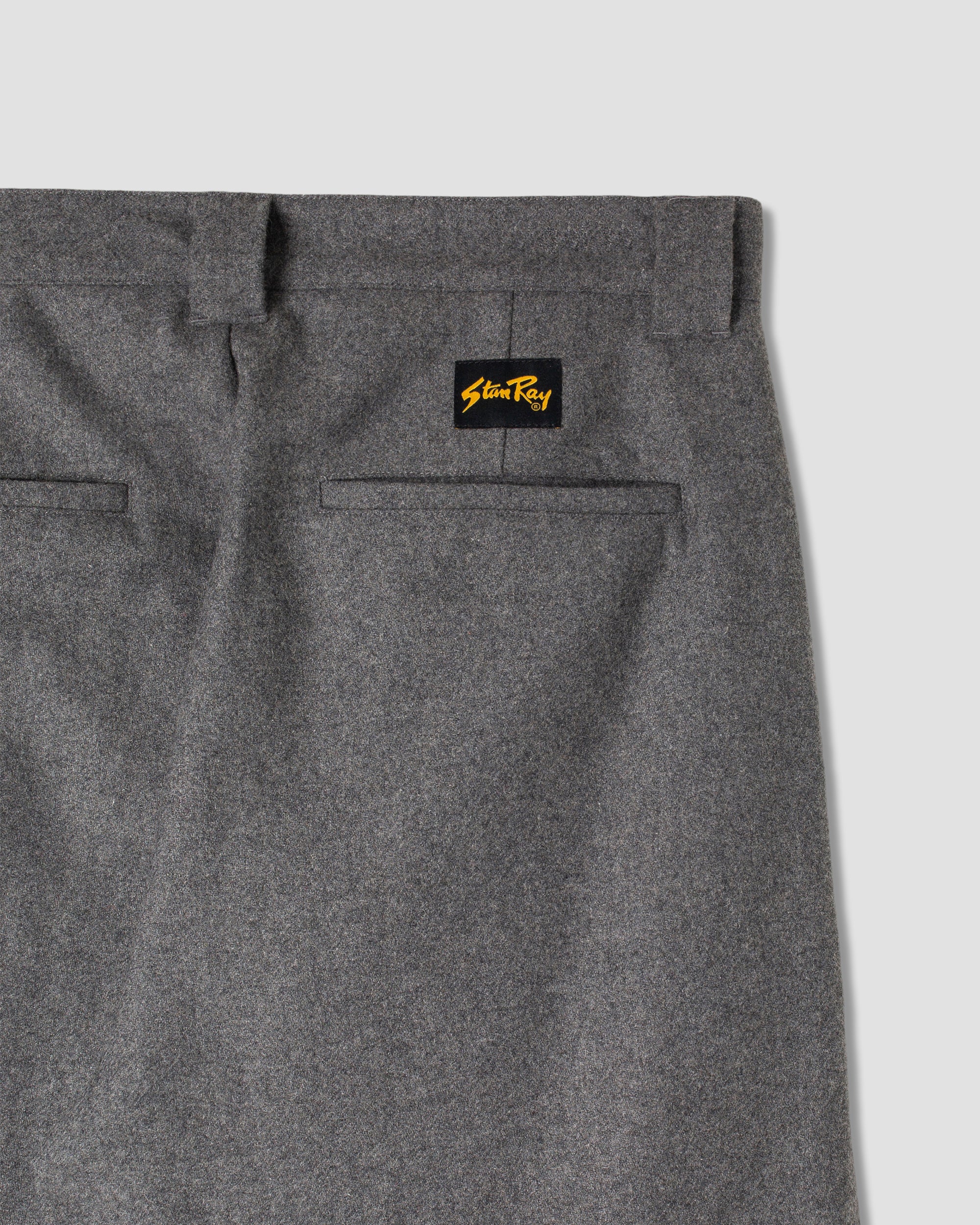 Eine Hose (dunkelgraue Wolle)