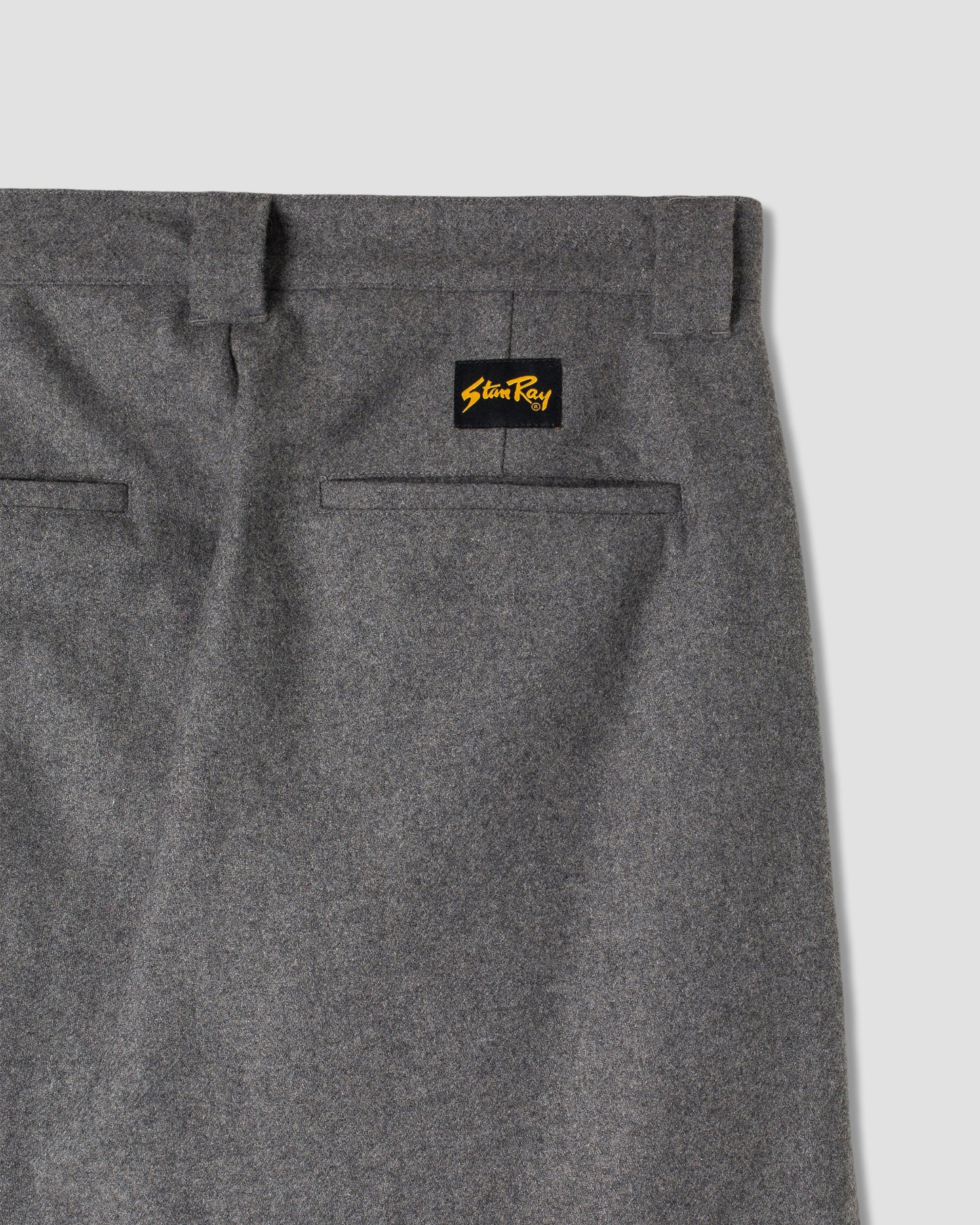 Eine Hose (dunkelgraue Wolle)